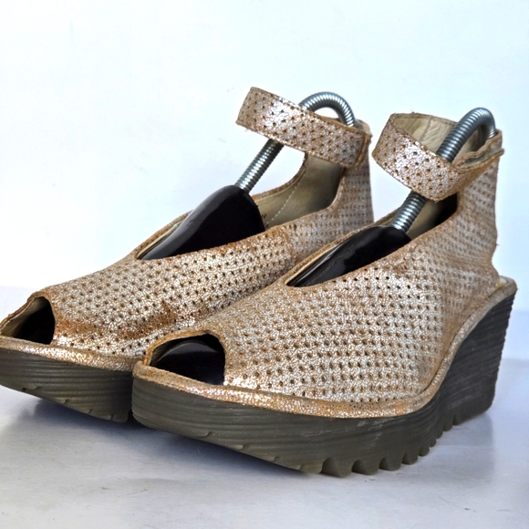 Fly London Yala pearl perforated open toe light-colored wedge heel-EUC size 8 - Picture 3 of 8